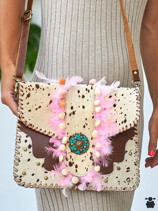 Bolso Boho Piel Blanca Plumas Rosa