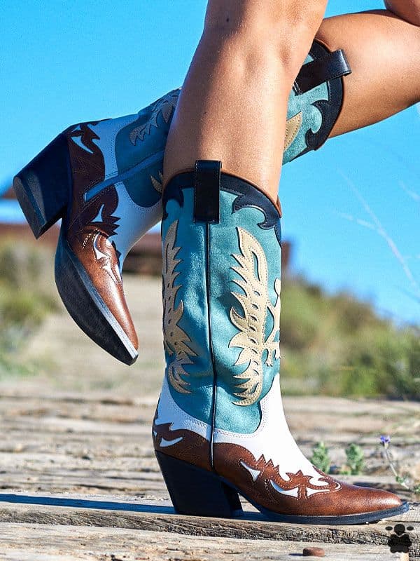 Botas cowboy azul beige y camel Aravaca