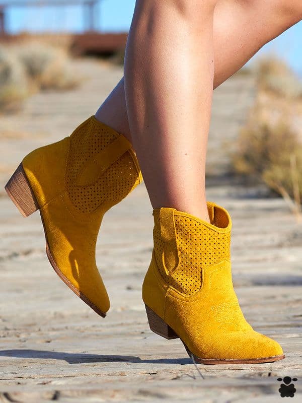 Botines camperos Annie mostaza