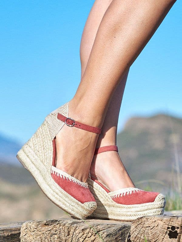Sandalias boho cuñas granate