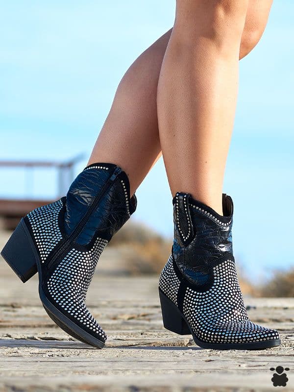 Botines camperos Carbonero con tachuelas