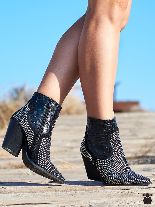 Botines boho Venus tachuelas