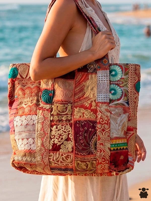 Bolso hippie rojo retales bordados