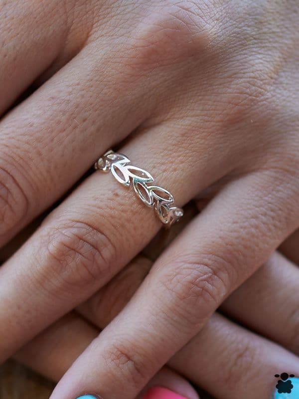 Anillo Boho banda calada hojas