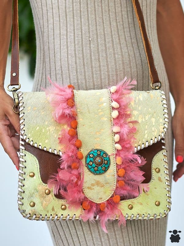 Bolso Boho Piel Plumas Blanco Rosa Azul