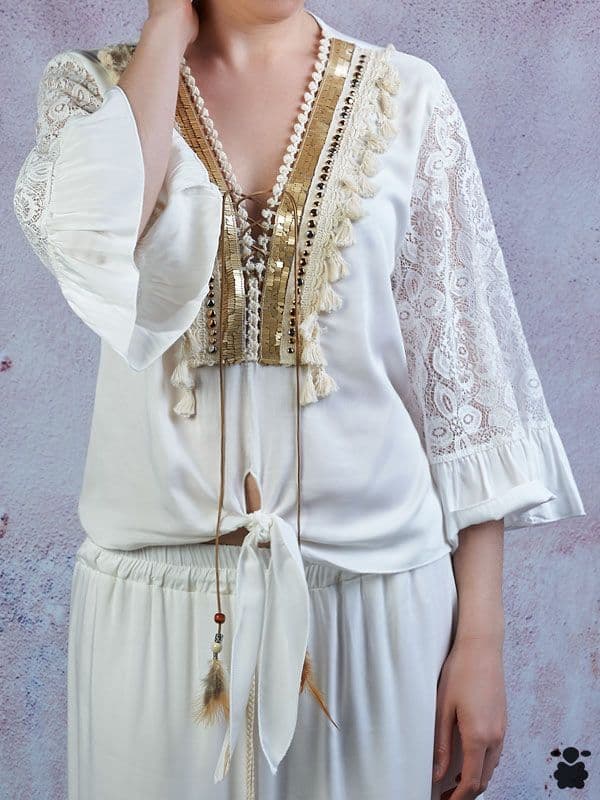 Camiseta boho blanca y dorada